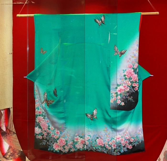 Выставка «Градинки, снежинки — на утреннем кимоно тончайший узор»